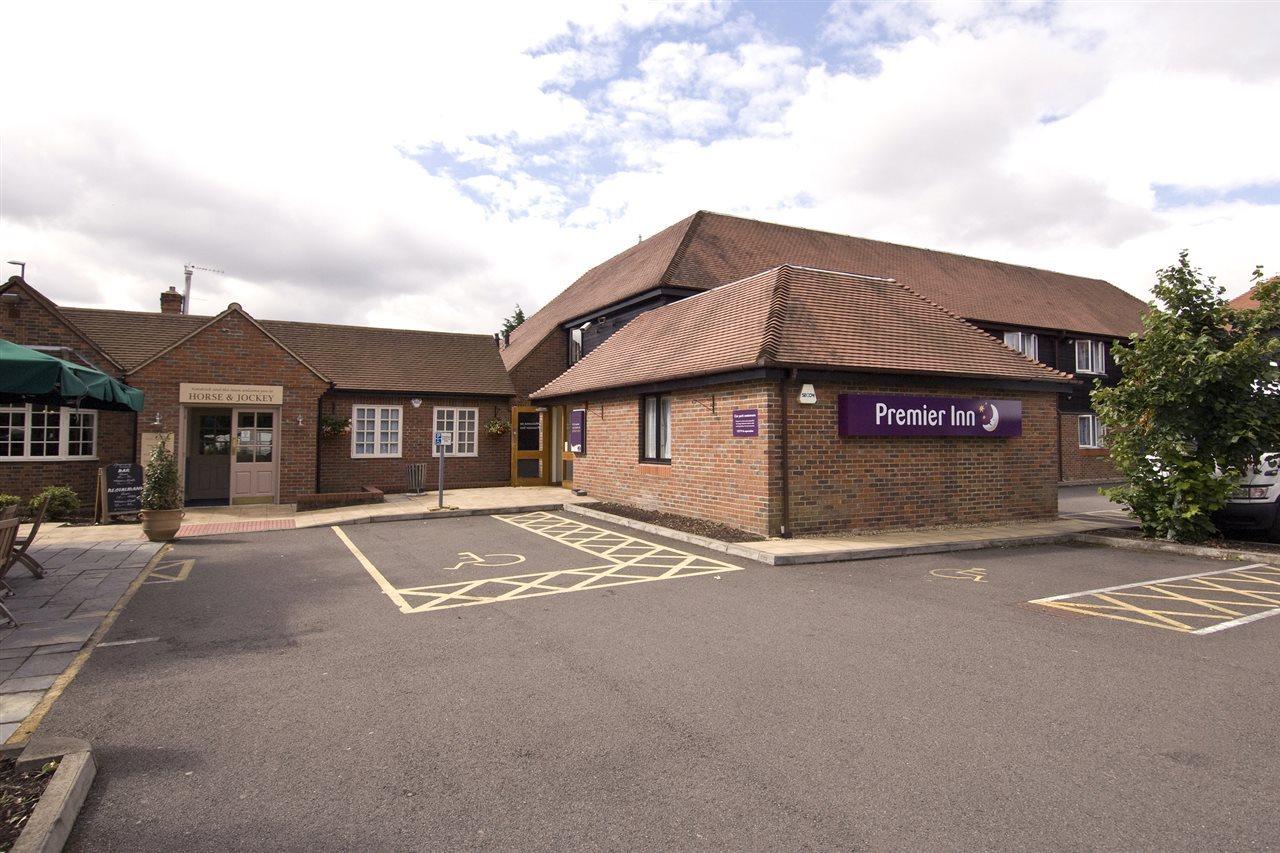 Premier Inn Aylesbury Exterior foto